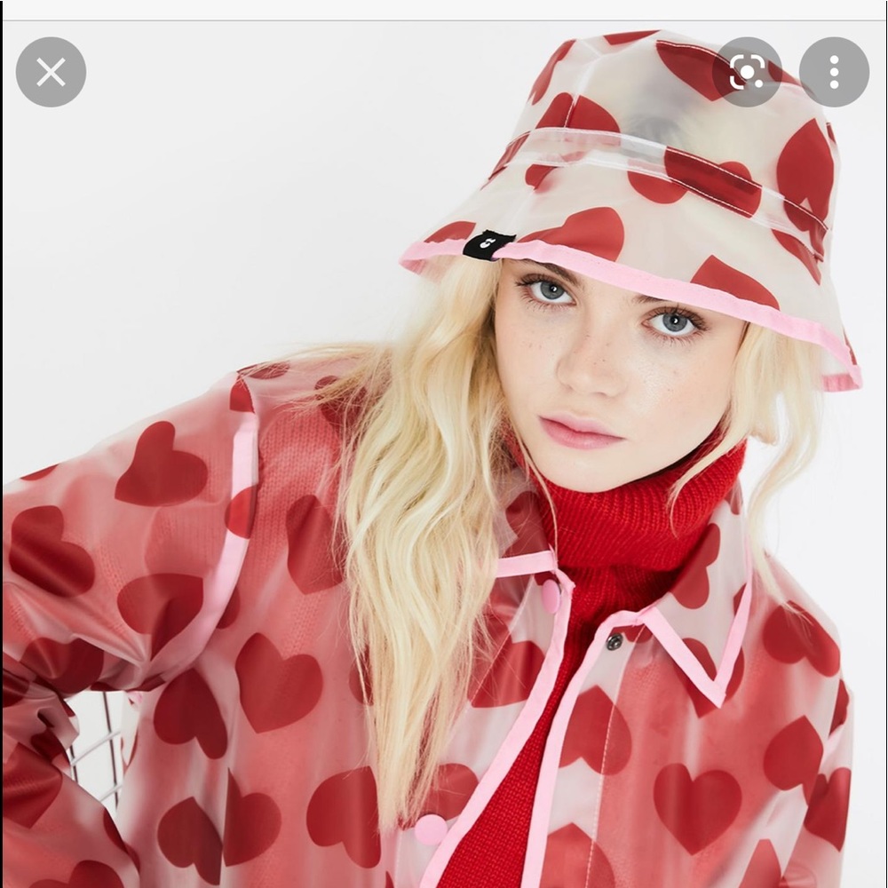 Last Oaf rain heart bucket hat.